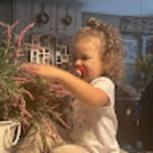 Meet your Posher, Debbie